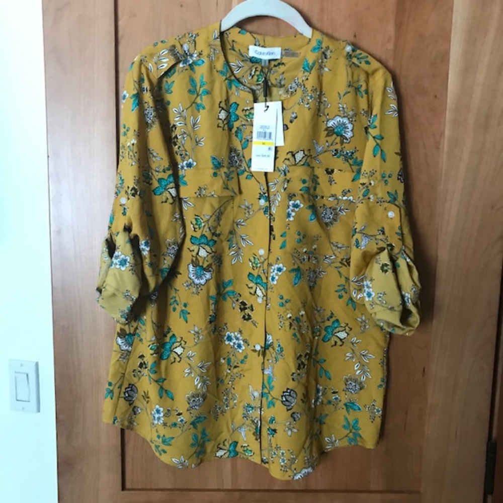 Calvin Klein NWT Mustard yellow floral print top 3/4 cuffed sleeve medium